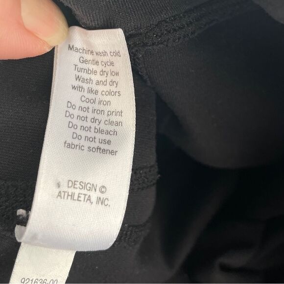 Athleta Revelation Black Crop Capri Legging Pants Run Yoga Train Size Small - Picture 9 of 10